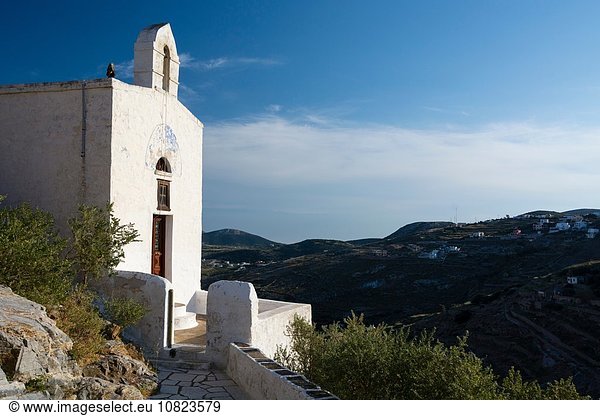 Weißgetünchte Kapelle bei Ano Syros  Ermoupoli  Syros  Kykladen  Ägäis  Griechenland