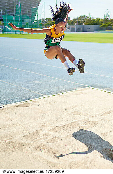 Weibliche Leichtathletin Weitsprung