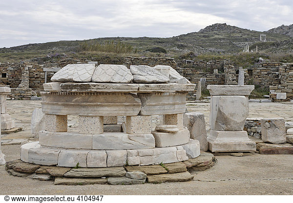 Weihebau der Hermaisten auf der Agora der Competaliasten einem Marktplatz am Hafen  Delos  Griechenland