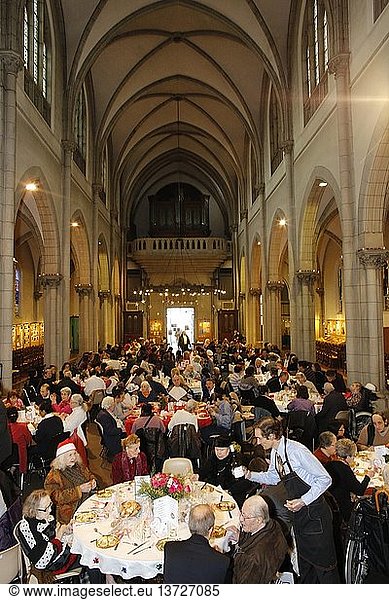 Weihnachtsessen der Gemeinschaft Sant'Egidio in der Kirche Saint-Hippolyte  Paris.