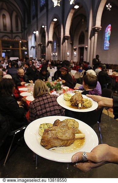 Weihnachtsessen der Gemeinschaft Sant'Egidio in der Kirche Saint-Hippolyte  Paris.