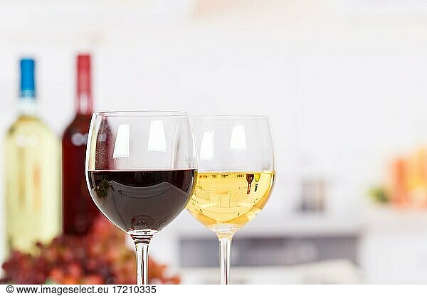 Wein weiß rot Weißwein Rotwein im Glas Weine mit Textfreiraum Copyspace Copy Space