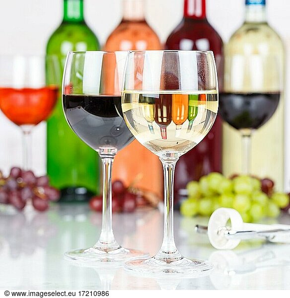 Wein Weißwein im Glas Weintrauben Trauben Quadrat quadratisch