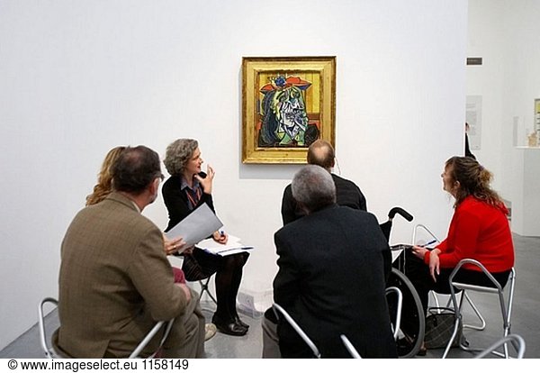 Weinende Frau  Pablo Picasso  Tate Modern. London. England. UK.