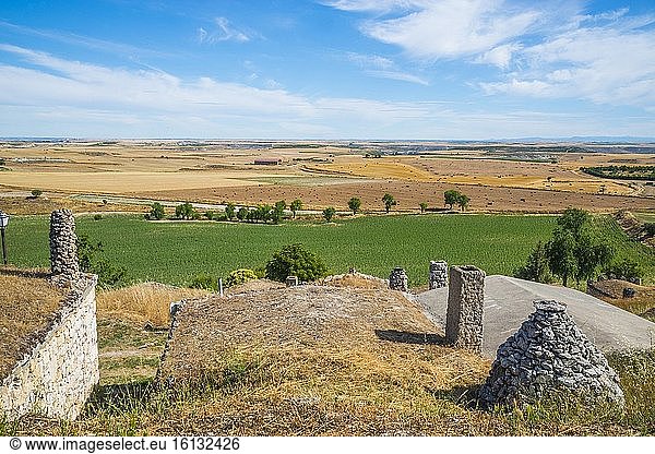 Weinkeller und Landschaft. Moradillo de Roa  Provinz Burgos  Kastilien-León  Spanien.