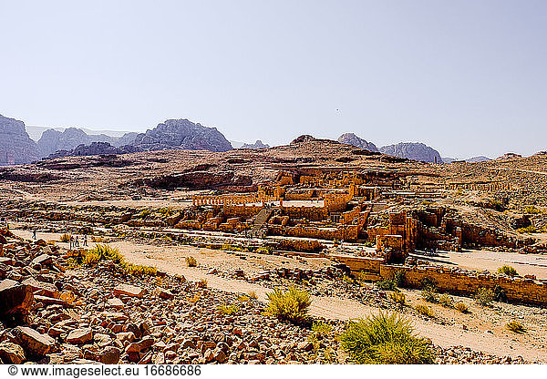 Weitblick auf die antike Ruinenstadt Petra  Jordanien