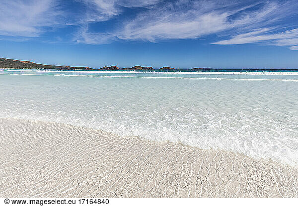 Welle am Sandstrand  Westaustralien