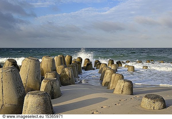 Wellenbrecher aus Beton Tetrapoden als Küstenschutz an der Hörnum-Odde Hörnum Sylt Nordfriesische Insel Nordsee Nordfriesland Schleswig-Holstein Deutschland Europa