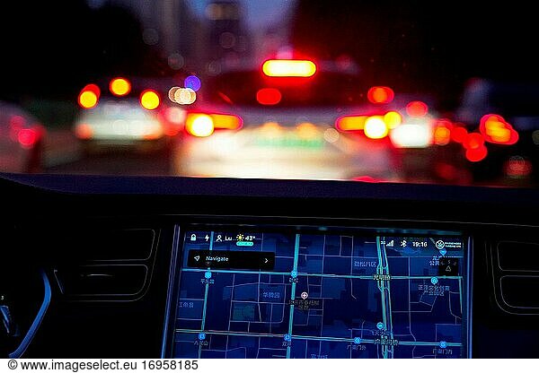 Wenn das Auto fahren Bildschirm Anzeige Echtzeit-Verkehr