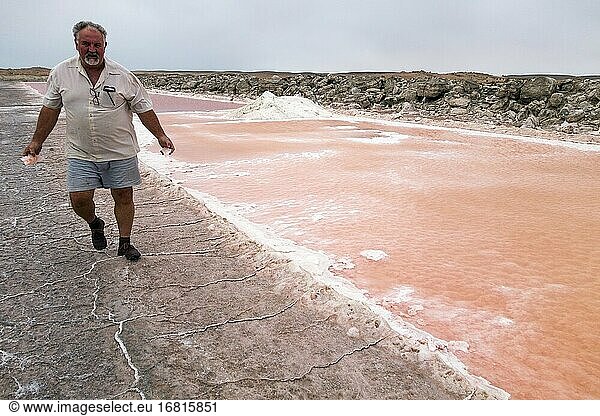 White Lady Salt Works  Cape Cross  Namibia  Foto: Andr? Maslennikov.
