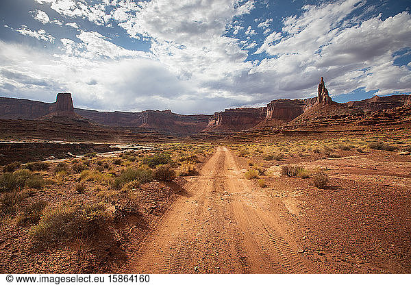White Rim Trail  eine Straße mit Allradantrieb im Canyonlands-Nationalpark  dem Herzen einer Hochwüste namens Colorado Plateau.