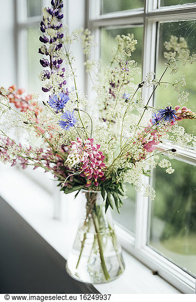 Wildblumen in Vase