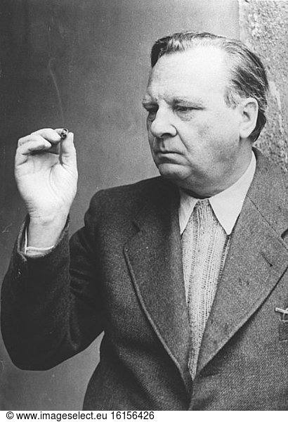 Willi Baumeister Willi Baumeister, portrait / photo,PAINTER,1940S 20TH ...