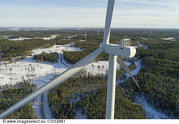 Windkraftanlage einige Kilometer südöstlich von Avesta  Dalarna  Schweden.