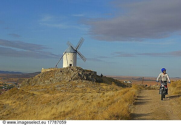 Windmühle  Consuegra  Provinz Toledo  Route des Don Quixote  Kastilien-La Mancha  Spanien  Europa