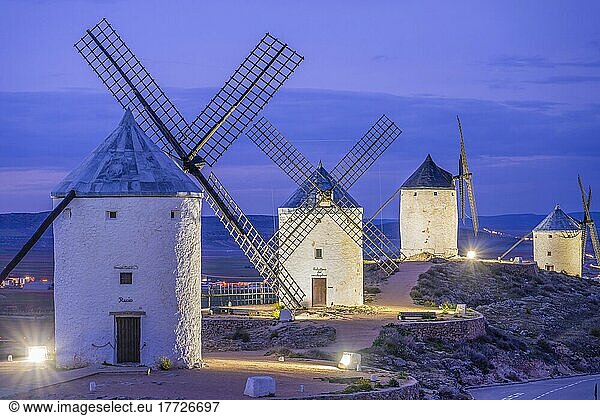Windmühlen  Consuegra  Toledo  Kastilien-La Mancha  Spanien  Europa