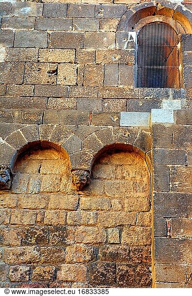 Window and arches of the former Romanesque Benedictine monastery of Sant Pau del Camp  Barcelona  ??Catalonia  Spain