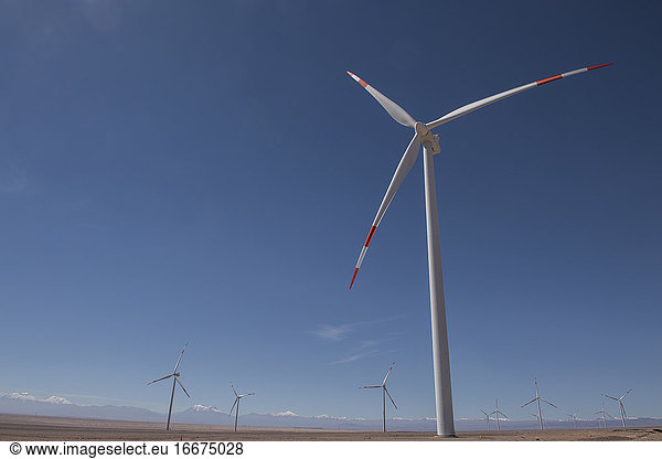Windpark in der abgelegenen Atacama-Wüste in Chile