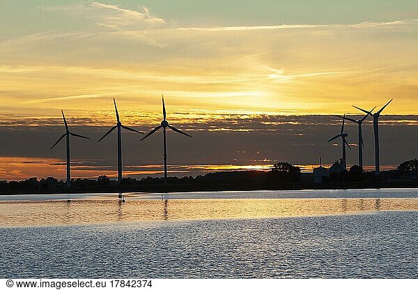 Windpower generators  Fehmarn Island  Baltic Sea  Schleswig-Holstein  Germany  Europe
