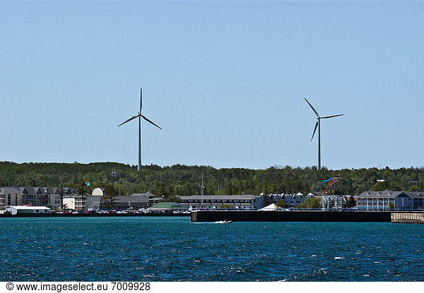 Windturbine  Windrad  Windräder  Ufer