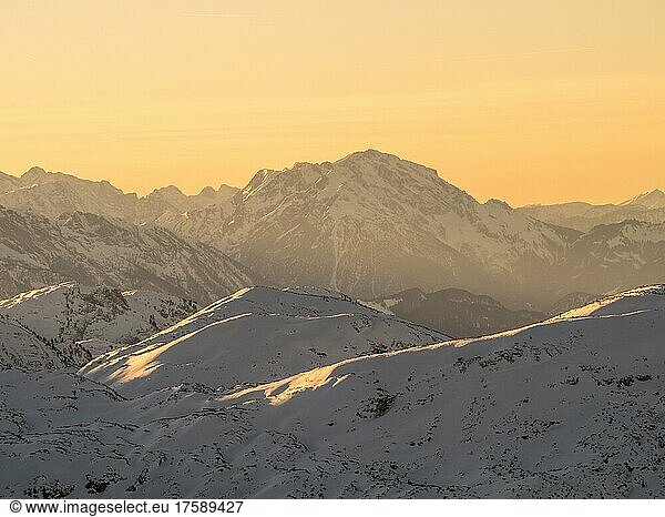 Winter landscape  evening light over mountain peaks  view from Krippenstein  Salzkammergut  Upper Austria  Austria  Europe
