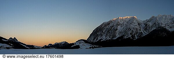Winter landscape in the sunset  evening light on the summit of Grimming  Tauplitz  Salzkammergut  Styria  Austria  Europe