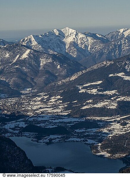 Winter landscape  snowy peaks  in front the village of Bad Goisern and Lake Hallstatt  view from Krippenstein  Salzkammergut  Upper Austria  Austria  Europe