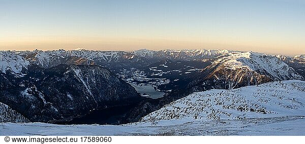 Winter landscape  view of Hallstatt and Lake Hallstatt  Krippenstein  Salzkammergut  Upper Austria  Austria  Europe