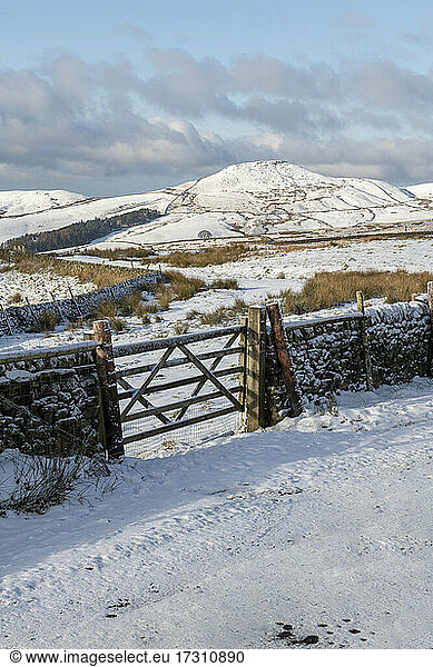 Winter scene with view of Shutlingsloe  Wildboarclough  Cheshire  England  United Kingdom  Europe
