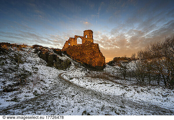 Winter sunrise at the Folly of Mow Cop  Cheshire  England  United Kingdom  Europe
