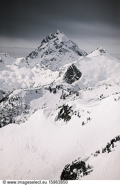Wintersturm nähert sich dem Mount Robie Reid  B.C. Kanada