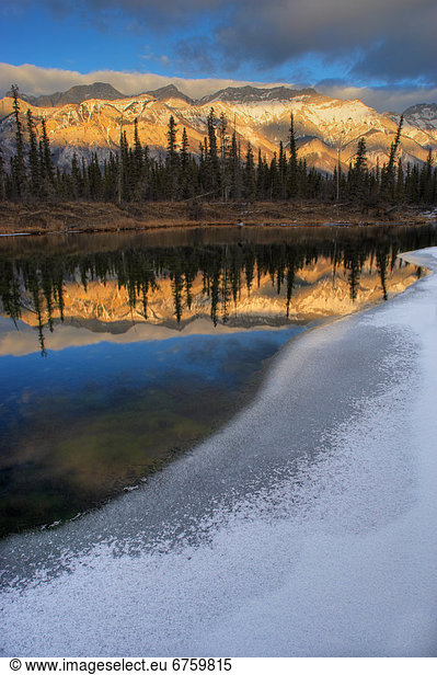 Winterurlaub  Loch  Jasper Nationalpark  Sieg  Gewinn  Alberta