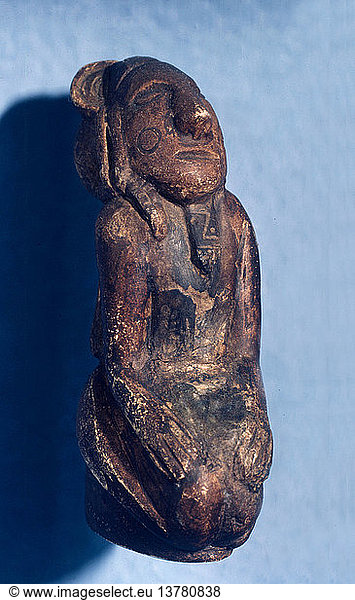 Winzige Figur  geschnitzt aus dem fossilen Elfenbein eines eiszeitlichen Mammuts  USA. Hopewell. 300 V. CHR. AD 500.