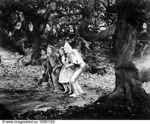 WIZARD OF OZ WIZARD OF OZ, 1939. From left: Ray Bolger as the Scarecrow ...