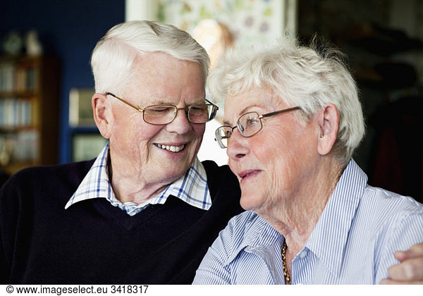 Wohltätiges älteres Paar