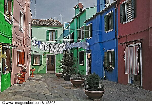 Wohnhäuser  Burano  bei Venedig  Venetien  Buran  Wäsche  Wäscheleine  Italien  Europa
