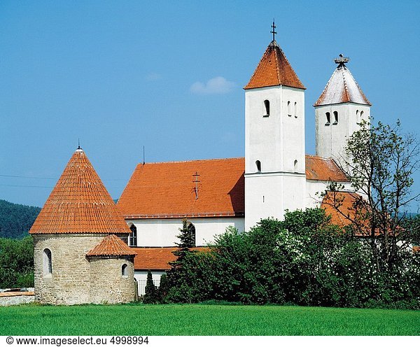 Wohnhaus Kirche Heiligtum Basilika Bayern Friedhof Kapelle Wehrkirche Deutschland links Oberpfalz
