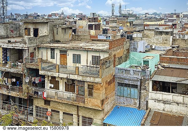 Wohnungen in der Nähe der Fatehpuri Masjid-Moschee und des Chandni Chowk-Basars  Alt-Delhi  Indien  Asien