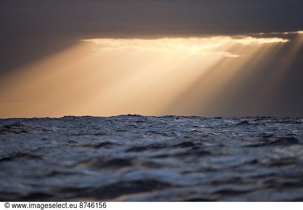 Wolke  Beleuchtung  Licht  Sturm  Ozean  Sonnenlicht  glänzen  Atlantischer Ozean  Atlantik  Sonne