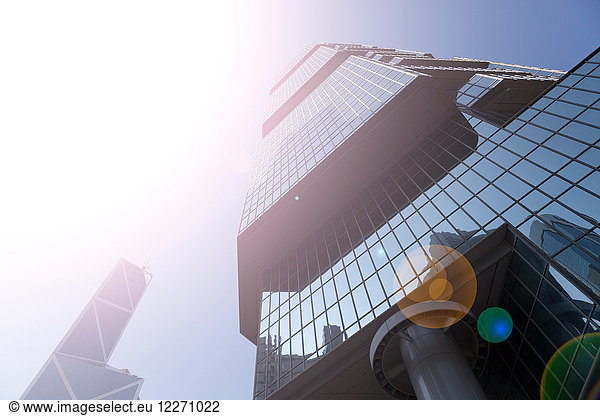Wolkenkratzer mit Glasfront  Niedrigwinkelansicht  Hongkong  China  Ostasien