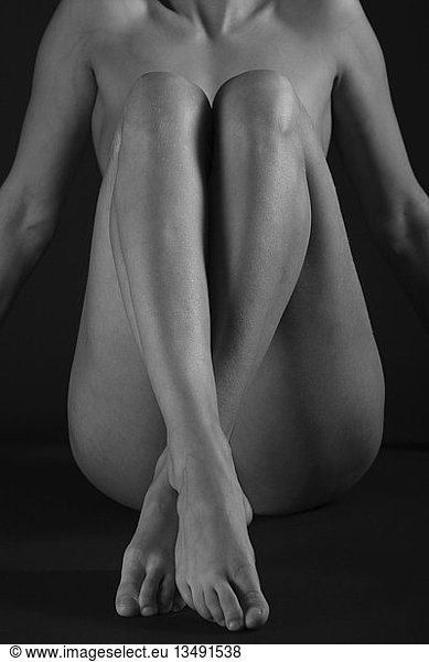 Woman  symmetrical  nude  black-and-white