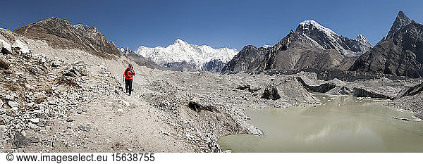 Woman trekking near Gokyo Lakes  Himalayas  Solo Khumbu  Nepal