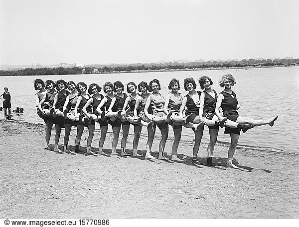 women  bathing suits  fashion  beach  historical  1920s