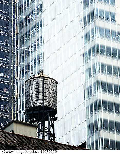 Wooden water storage tank and office building  Manhattan  NYC.