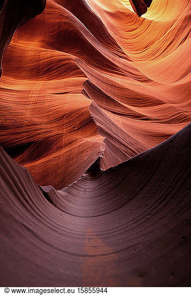 Wunderschöne Formen aus rotem Sandstein im unteren Antilopen-Canyon