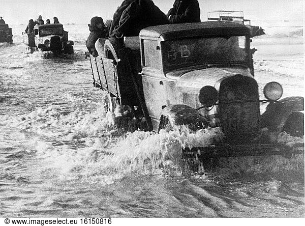 WW II / Siege of Leningrad / Soviet Trucks on the Ladoga Route / Photo  1942