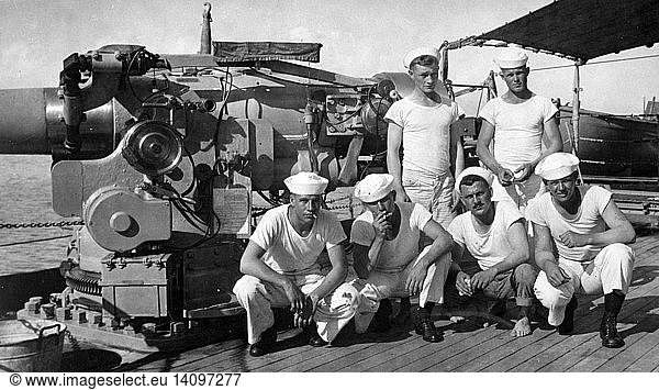 WWI  U.S. Navy Gun Crew  1918