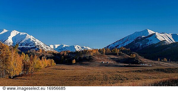 Xinjiang acaroid snow mountain