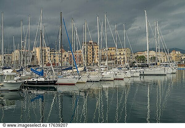 Yachthafen und Marina La Cala  Palermo  Sizilien  Italien  Europa