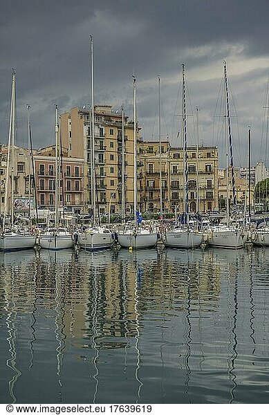 Yachthafen und Marina La Cala  Palermo  Sizilien  Italien  Europa